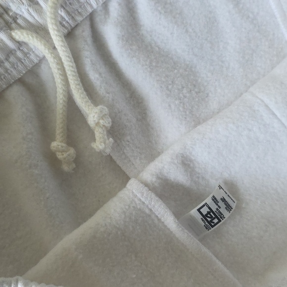 WHITE SHORTS - Picture 6 of 8